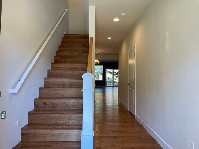 Building Photo - Fantastic Bethany 4 bed 2.5 Bath Townhome ...