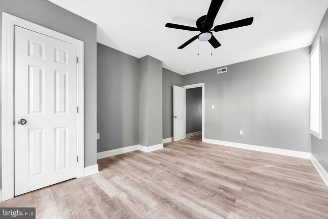 Building Photo - 606 S 52nd St