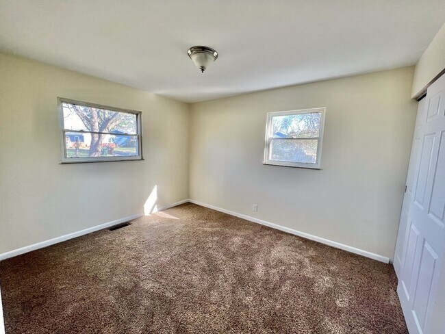 Building Photo - Beautifully Remodeled Ranch Home!