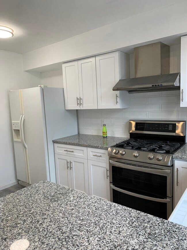 Foto del edificio - 6908 Revere St