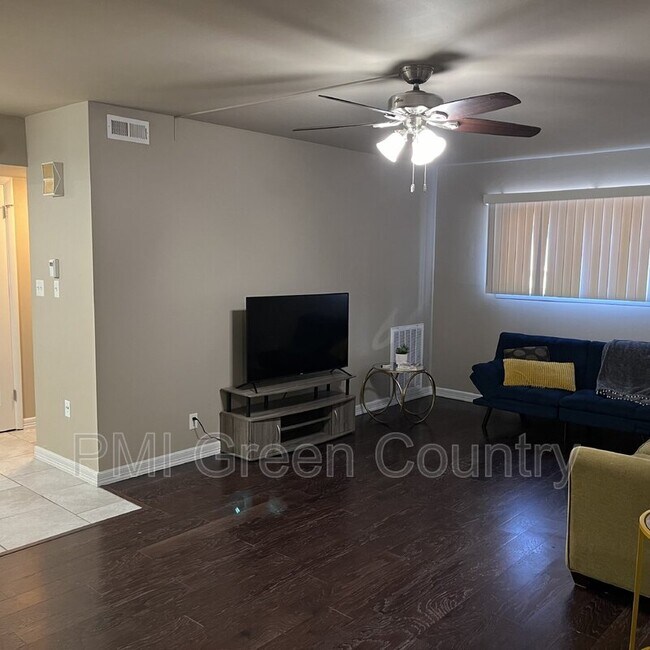 Foto del edificio - 1313 E 48th St