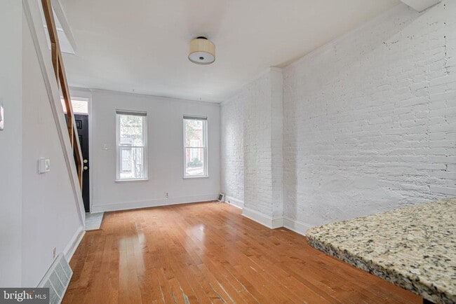 Building Photo - 2328 Perot St