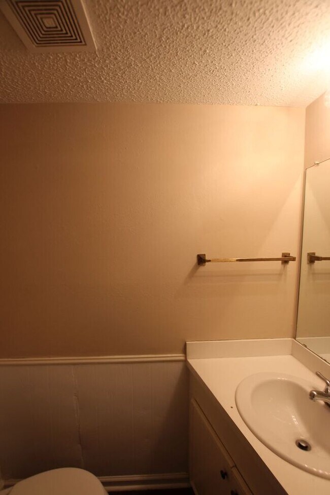 Foto del edificio - Beautiful 3 Bedroom, 2.5 Bath Townhome in Tyler – Available!