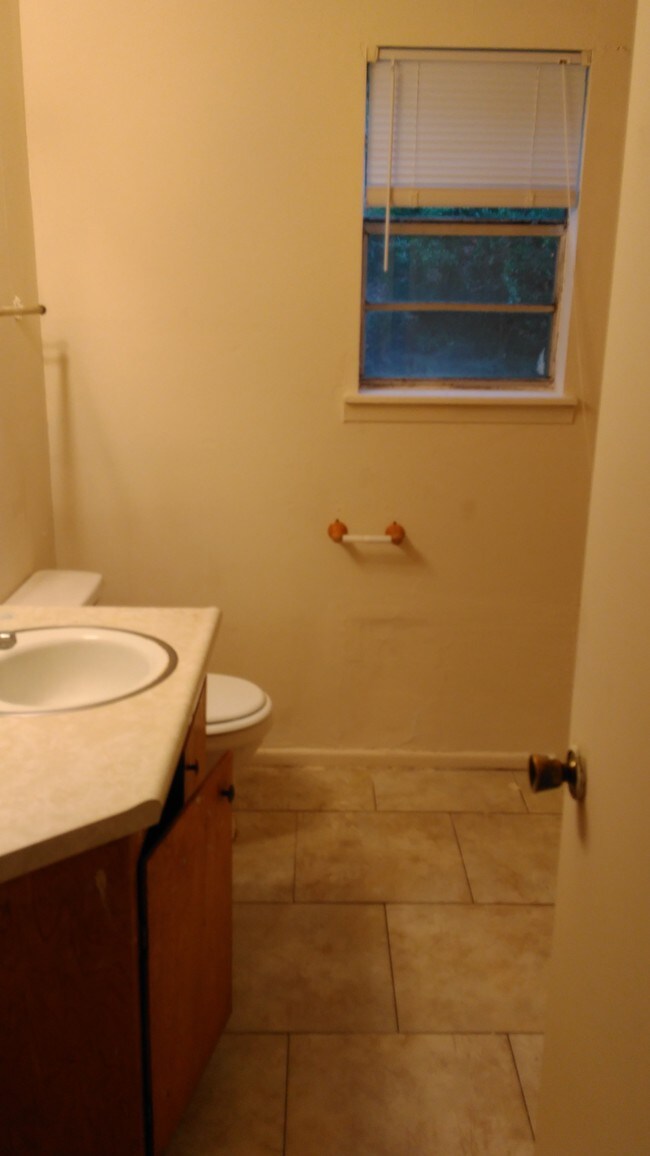 Building Photo - 1006 Baxley Ln