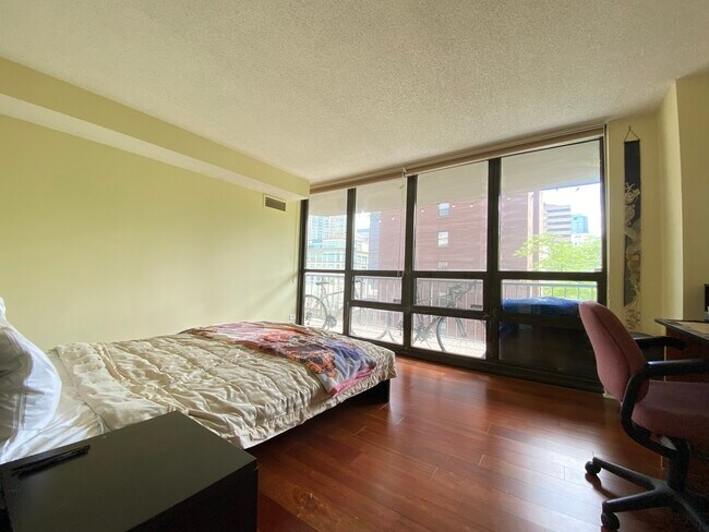 Foto del edificio - 663 N State St