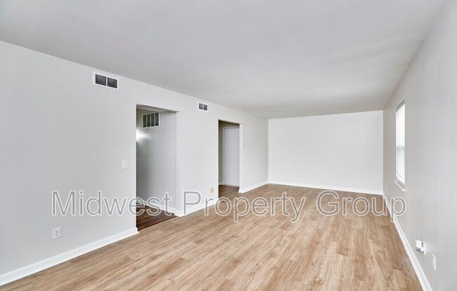 Building Photo - 6681 Chesapeake Dr
