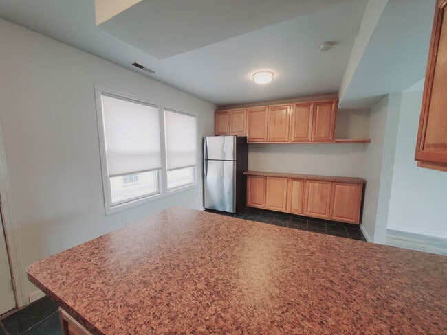 Building Photo - 275 Seaside Ave