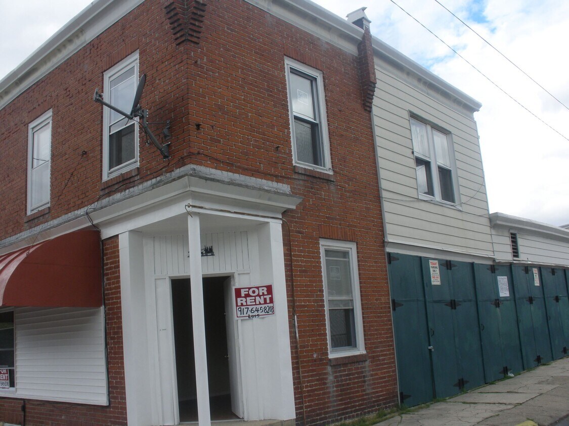 Primary Photo - 1221 Robeson St