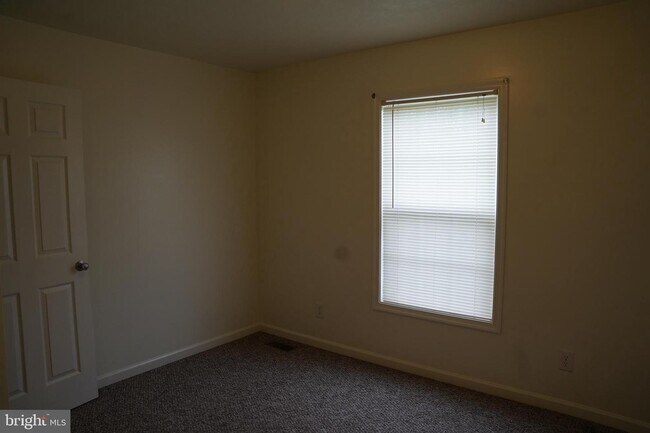 Building Photo - 136 Sinker Dr