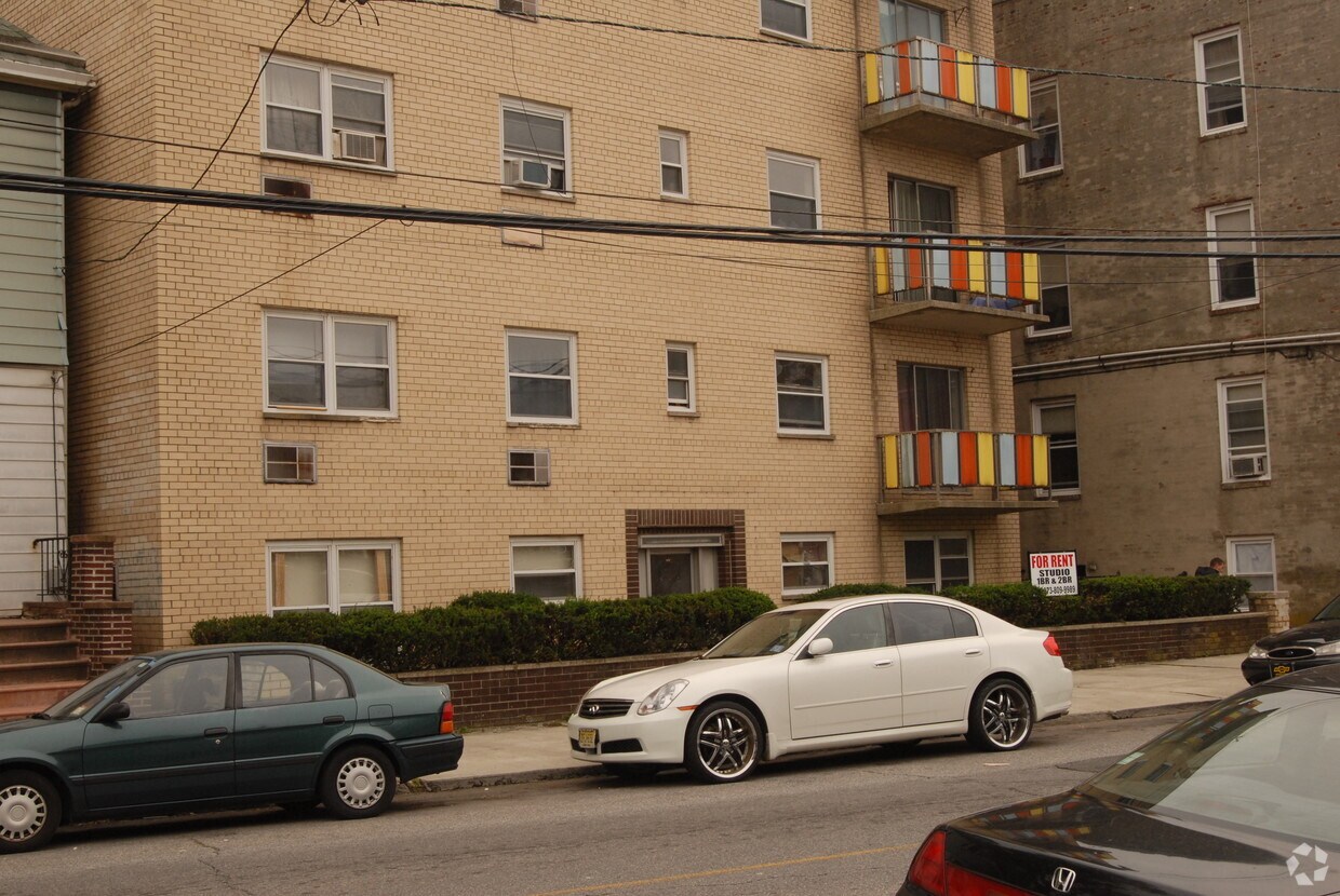 Primary Photo - 256 Fowler Ave