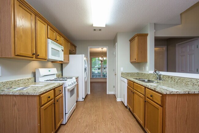 Foto del edificio - 4110 Glenaire Way NW