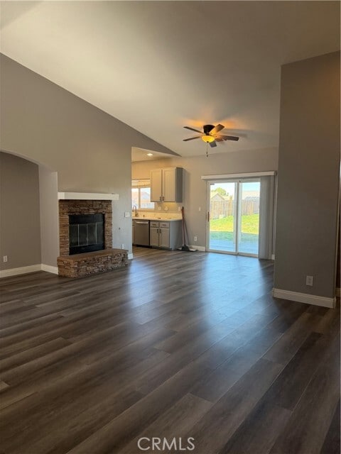 Foto del edificio - 16146 Winona St