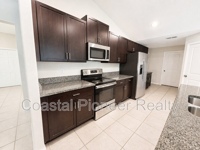 Foto del edificio - 16576 Delia St