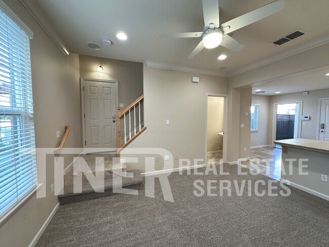 Building Photo - Modern 3 Bedroom Home in Great Citrus Heig...