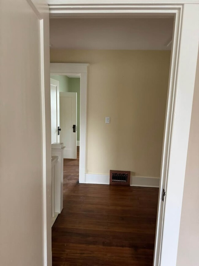 Building Photo - Charming 2-Bedroom Home with Modern Upgrad...