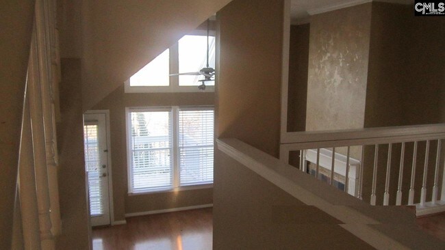 Building Photo - 200 River Bluff Way
