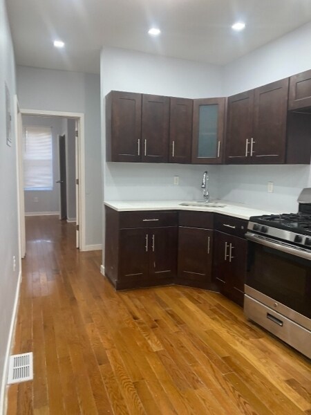 Foto del edificio - 220 S 8th St