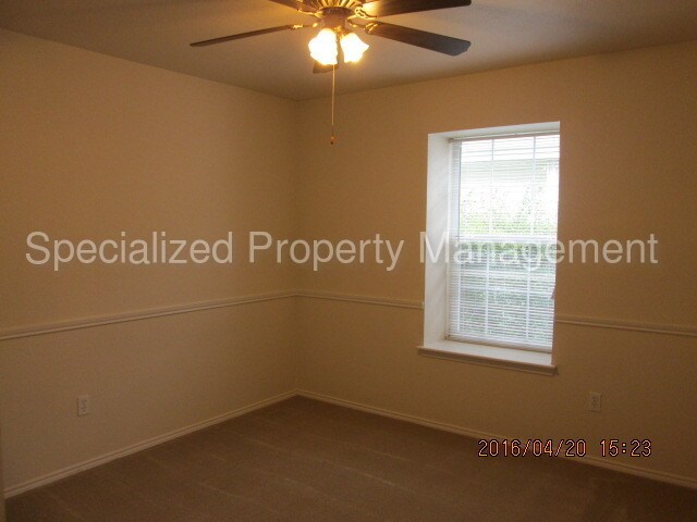 Building Photo - 13112 White Settlement Rd