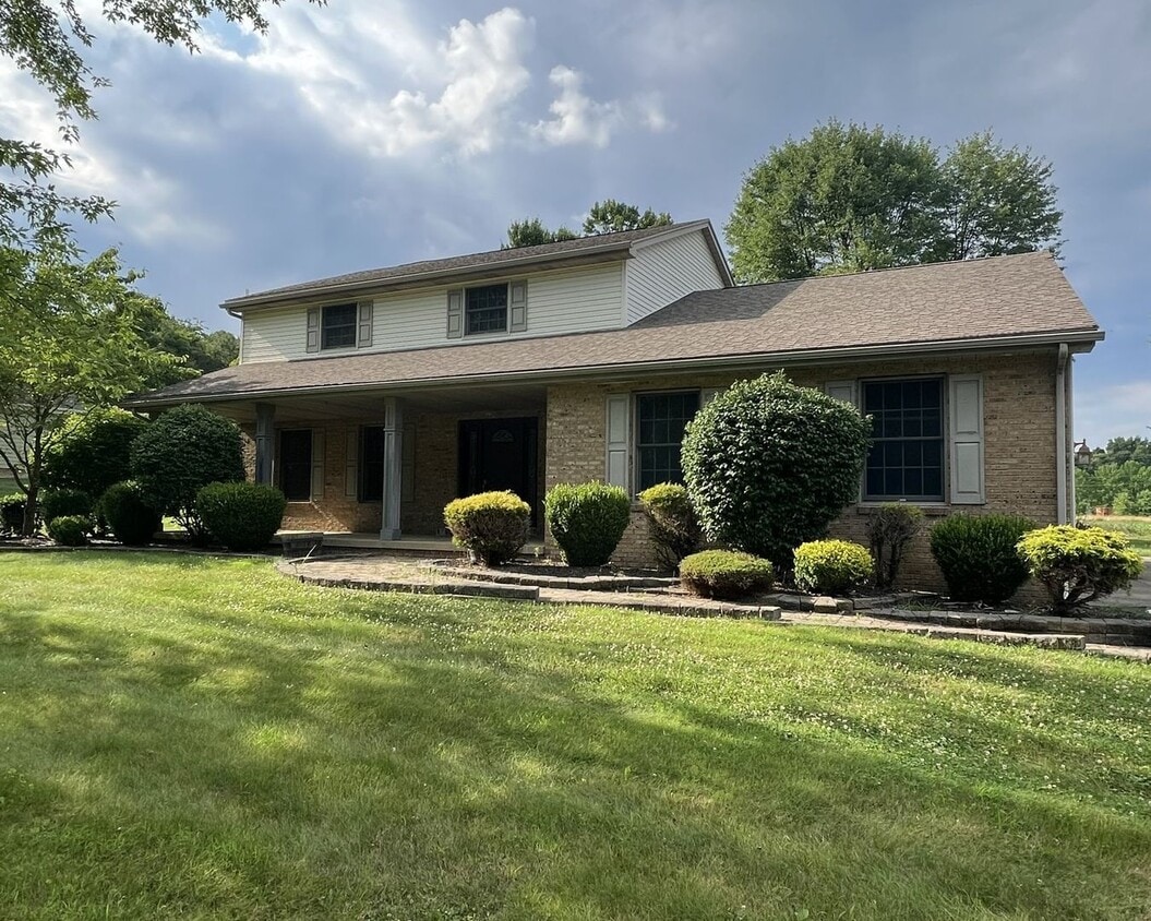 Primary Photo - 2 Story, Canfield Home for Rent! South Ran...
