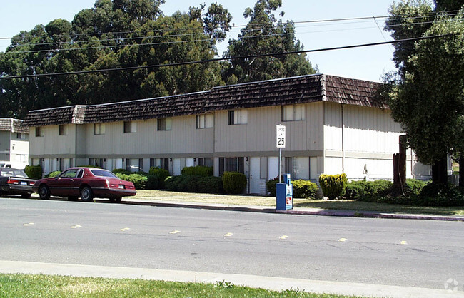 Building Photo - Brentwood Village