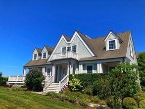 Building Photo - 4 Stonington Cmns