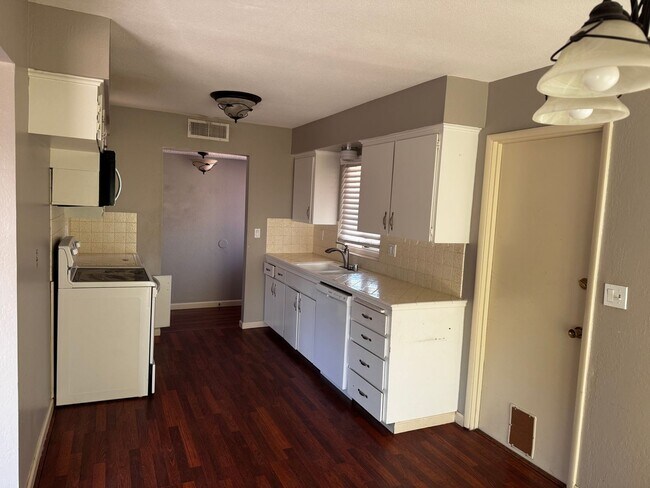 Foto del edificio - “Northeast Fresno 3BR/2BA Home with Pool &...