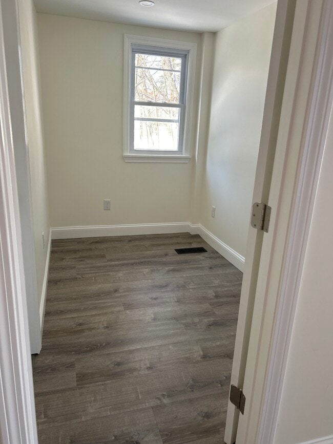 Building Photo - 32 Revere Ct