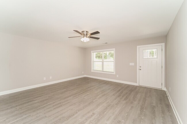 Foto del edificio - 8610 North Dr