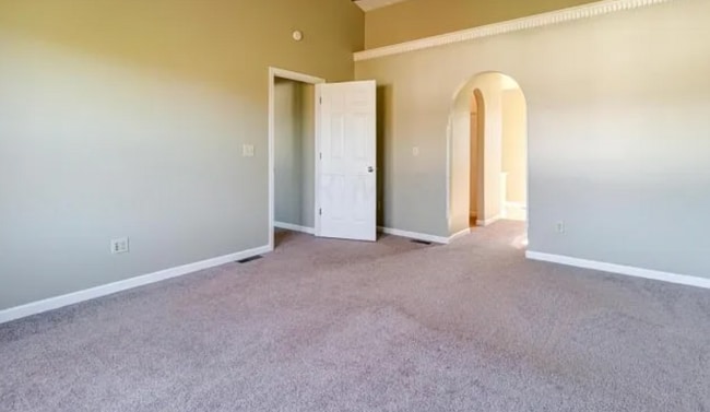 Building Photo - 500 Oak Village Dr