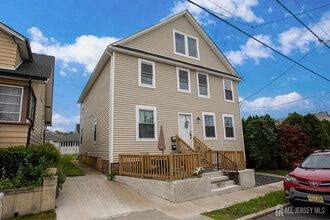 Building Photo - 20 Prentice Ave