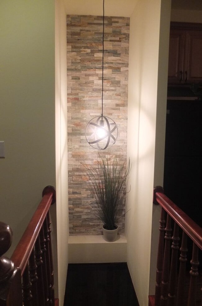 Building Photo - Beautiful Renovated Four bedroom Townhome