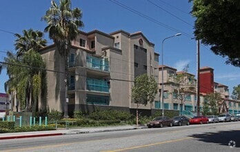 Building Photo - 1310 Rio Vista Ave