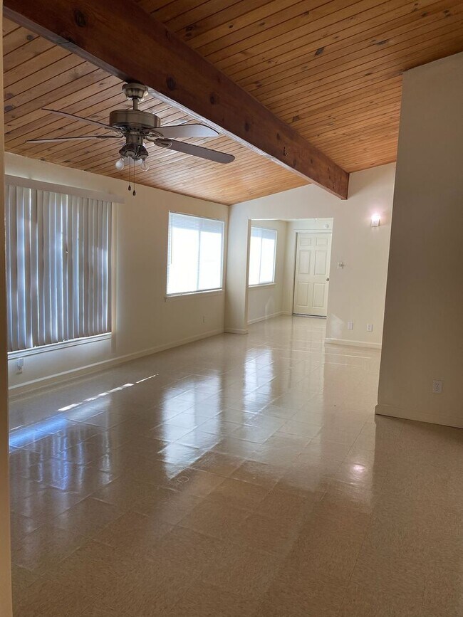 Foto del edificio - 3301 Dwight St