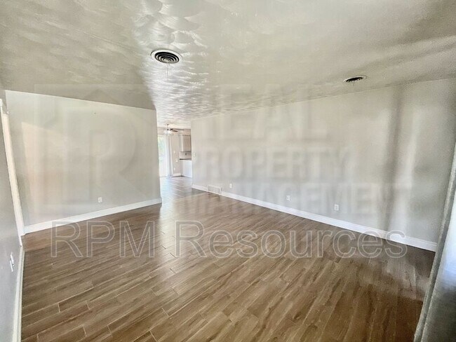 Building Photo - 3024 SW 66th St