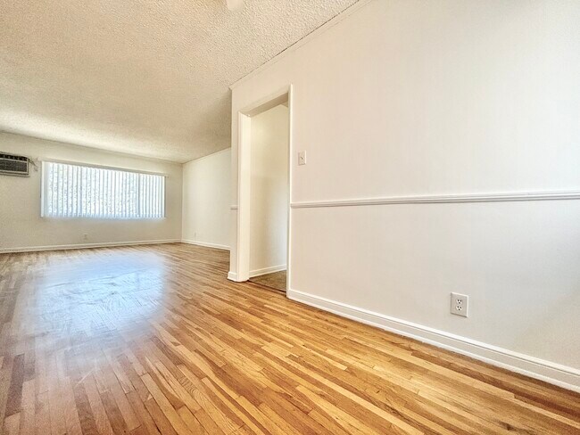 Foto del edificio - 326 Amherst Dr Burbank, CA 91504