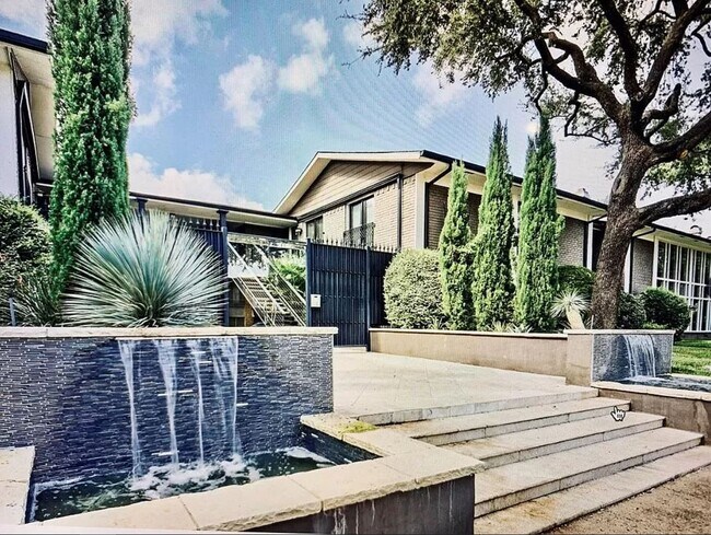 Main Entrance 2 - 10213 Regal Oaks Dr