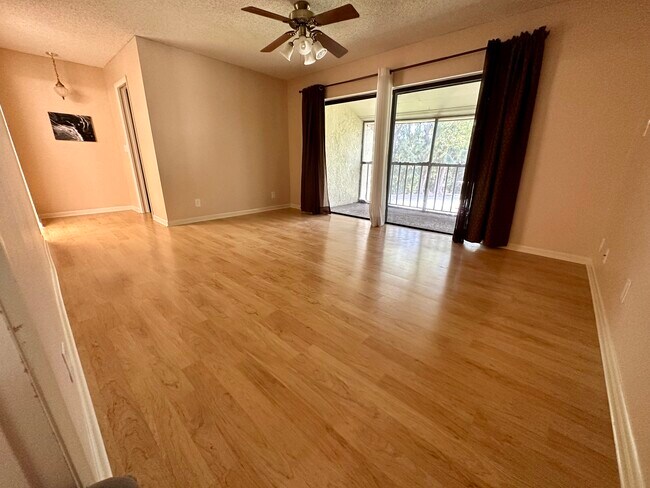 Foto del edificio - 700 Starkey Rd