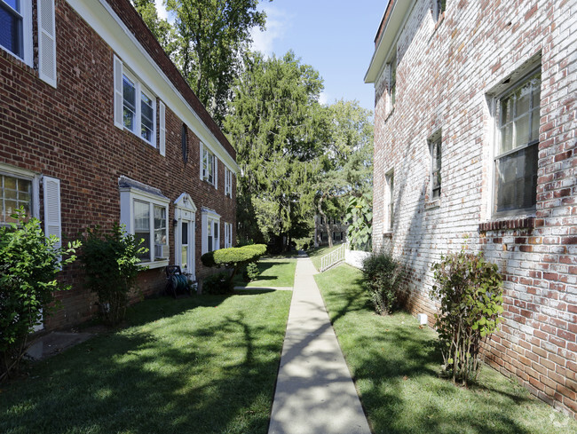 Foto del edificio - Village Green