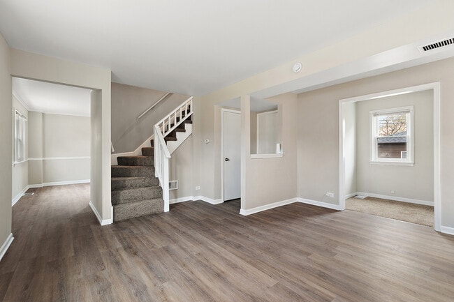 Building Photo - 14434 S Edbrooke Ave