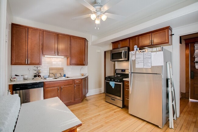 Building Photo - Griggs Duplex