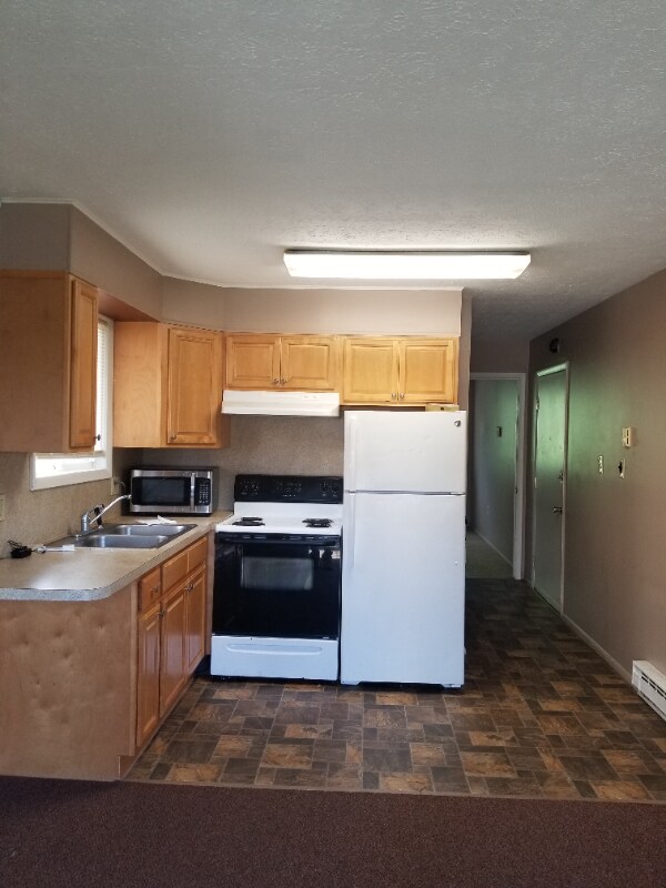 Primary Photo - 75 Ridgeway St