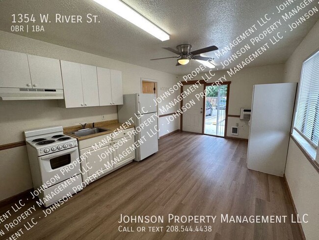 Building Photo - Studio Apartment at River Terrace: Prime L...