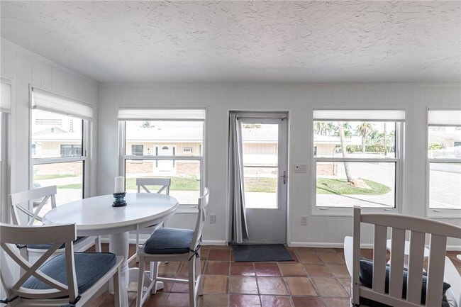 Building Photo - 6020 Midnight Pass Rd