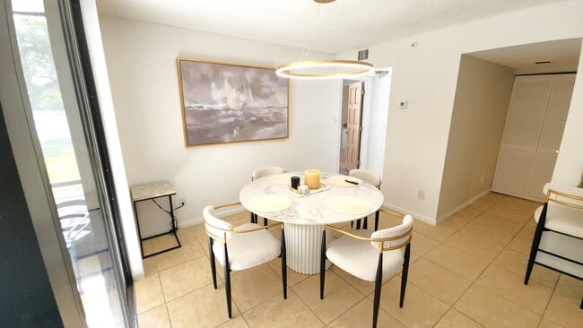 Building Photo - 950 Lavers Cir