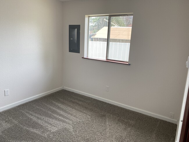 Foto del edificio - 404 W 5th Ave