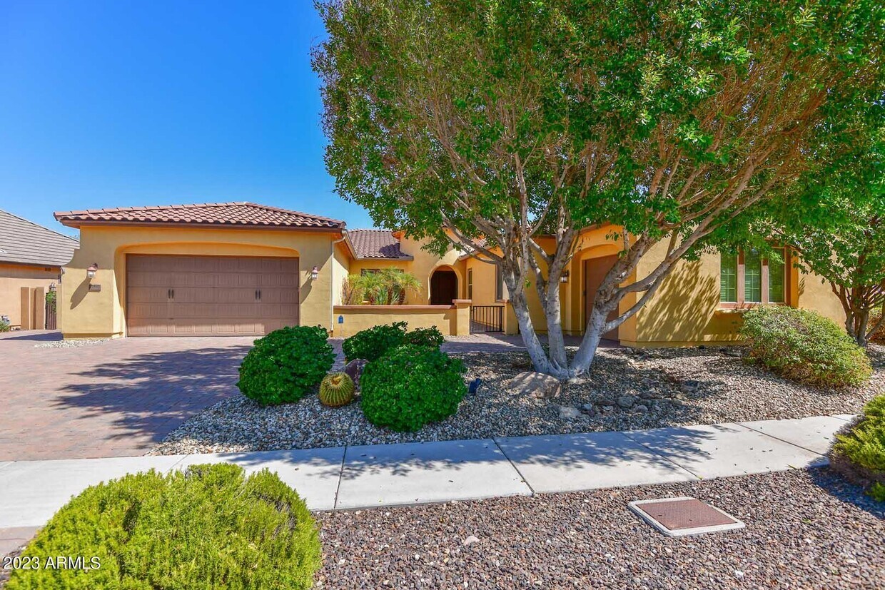 Foto principal - 7592 W Crystal Rd