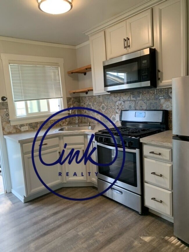 Foto del edificio - Available  - 1 Bed 1 Bath House $1,000 a month