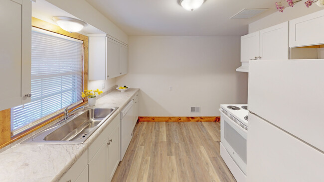 KITCHEN - 1206 W Ash St