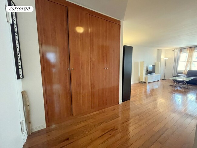 Building Photo - 159 W 53rd St