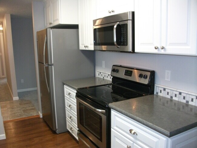 Foto del edificio - Inviting 3-Bedroom Home with Workshop/Storage and Outdoor Space